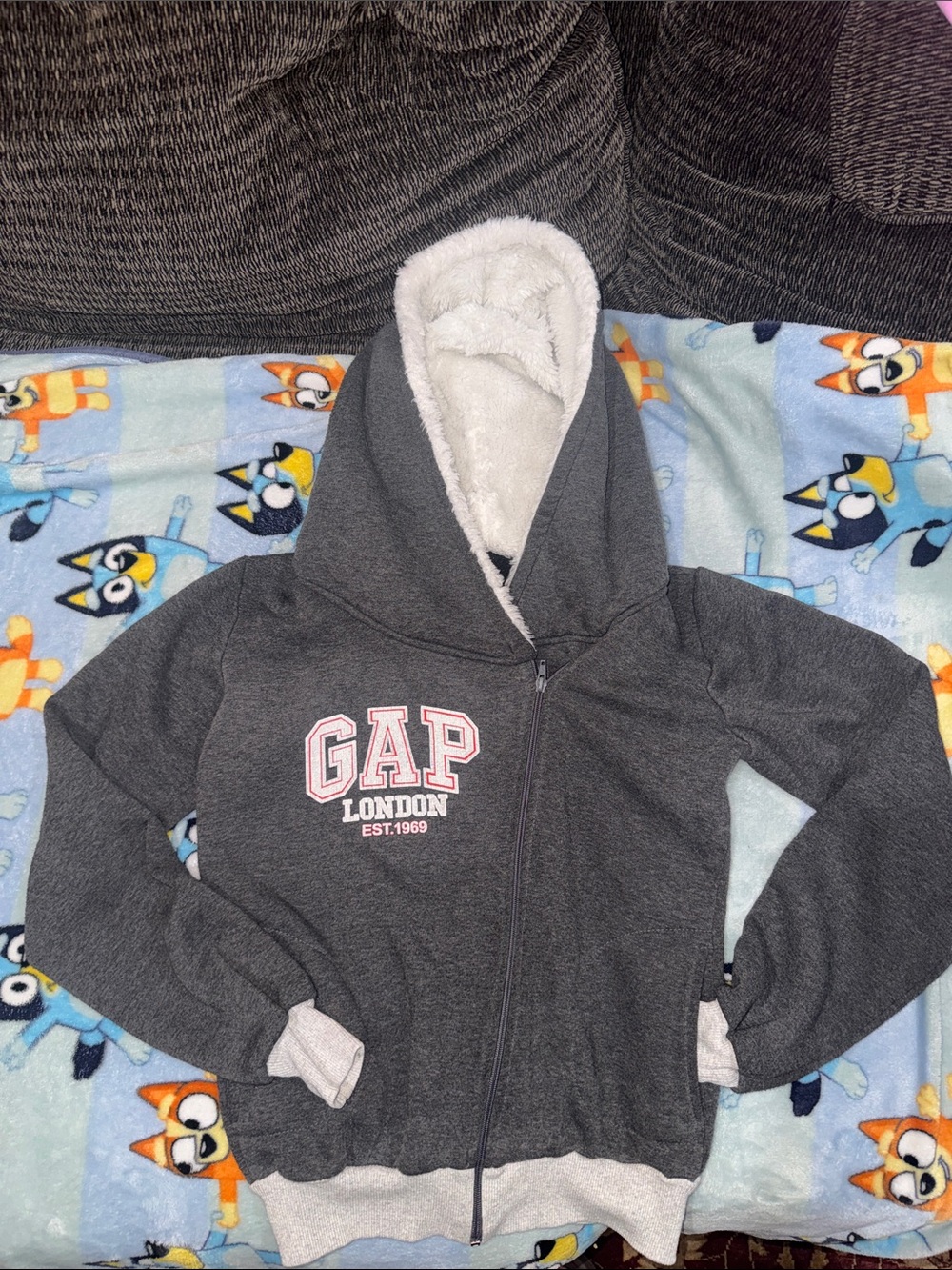 GAP Kids Dark Gray Zip Hoodie with White Sherpa Lining. Newish, stretchy & warm